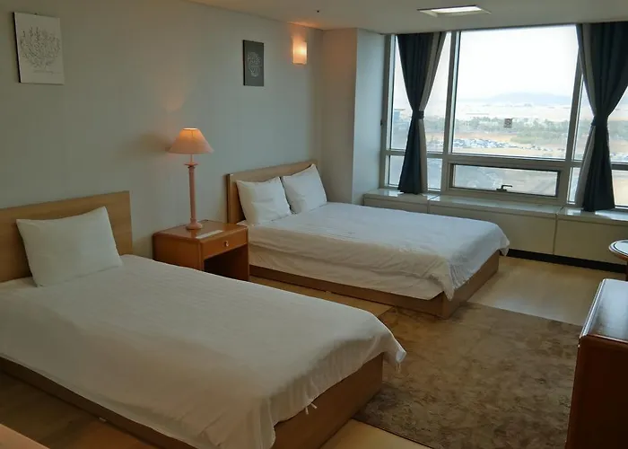 Guest house: Crown House